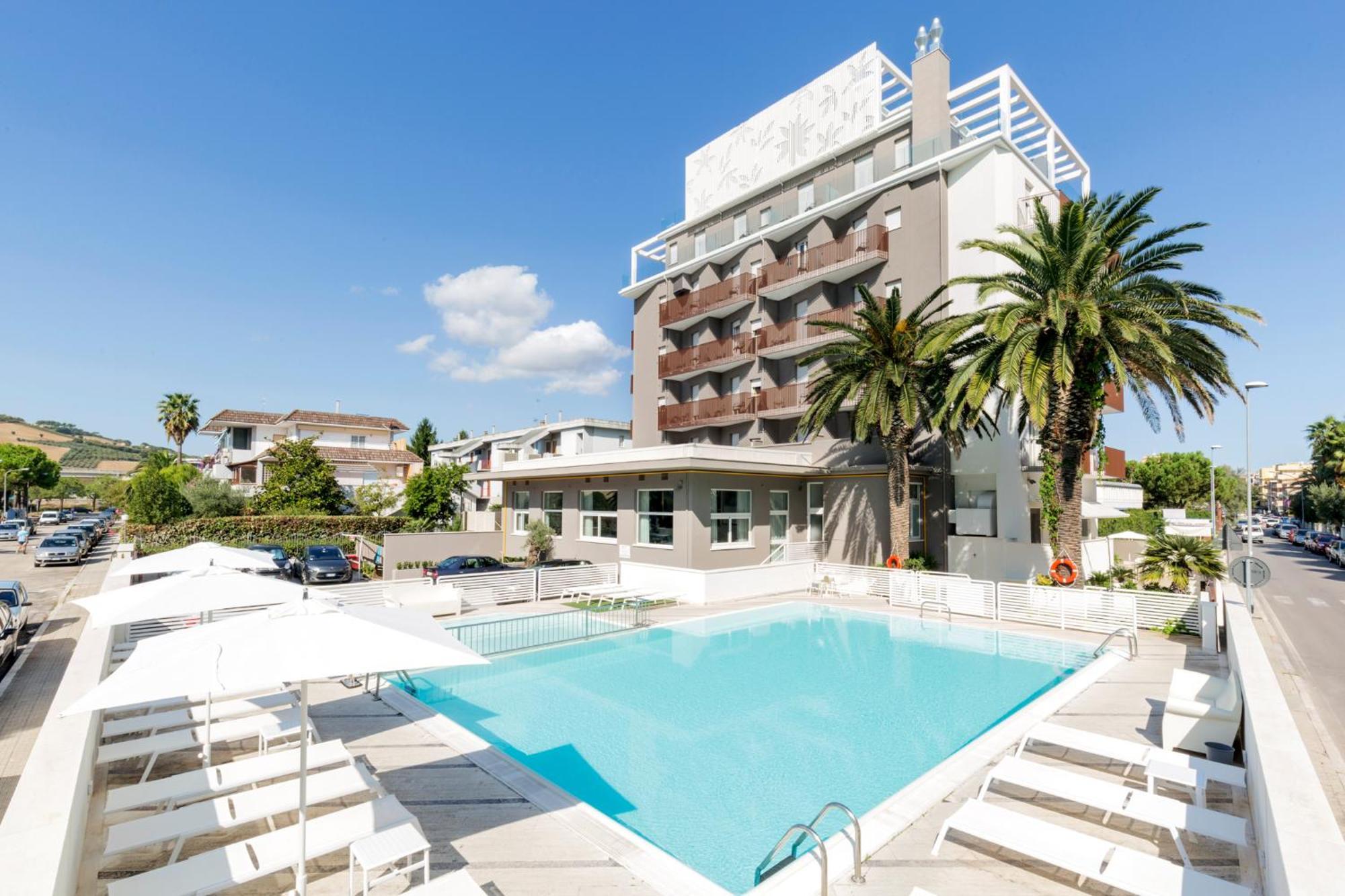 Hotel Bernard Σαν Μπενεντέτο ντελ Τρόντο Εξωτερικό φωτογραφία